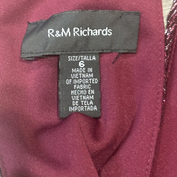 NWT- R&M Richards Maroon Full Length Evening Gown with Slit - Size 6 - Picture 6 of 16